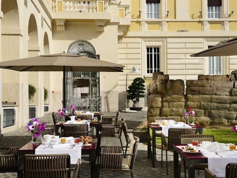 Palazzo Montemartini Rome, A Radisson Collection Hotel Ngoại thất bức ảnh The hotel's garden